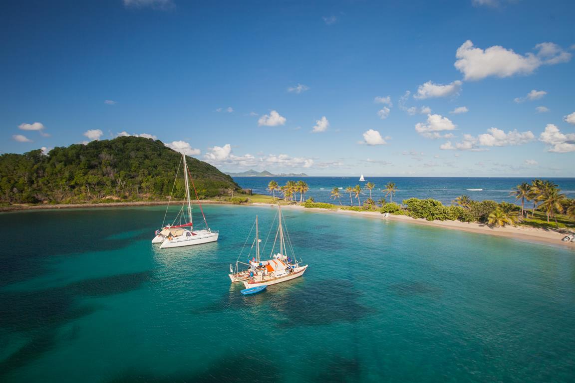 The 32 islands that make up the archipelago of St Vincent and the Grenadines in the small Antilles, recall the typical charm of the Caribbean more authentic, those not yet reached by mass tourism.