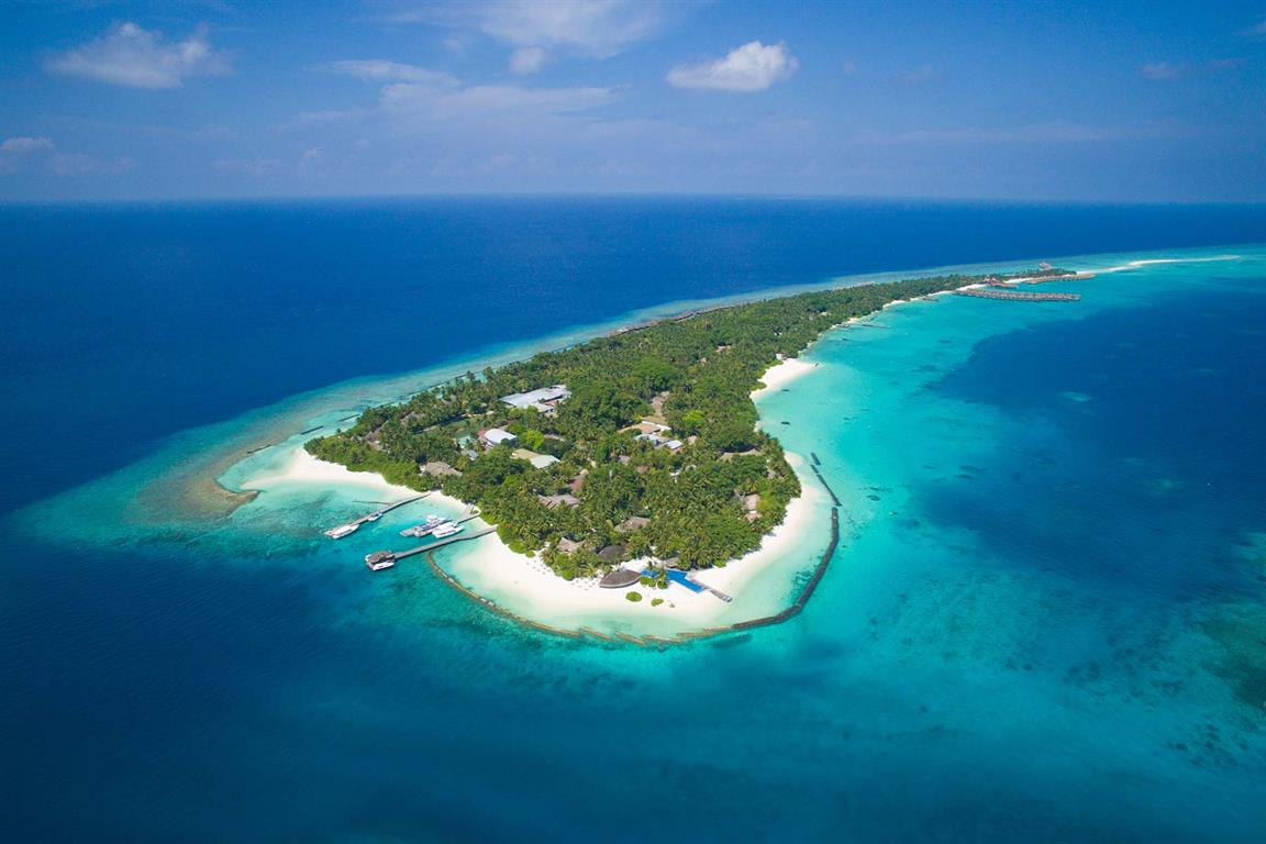 The Maldives are par excellence the terrestrial paradise for all those who are looking for a quiet corner where peace reigns between sun, 
sea and crystal clear waters. 